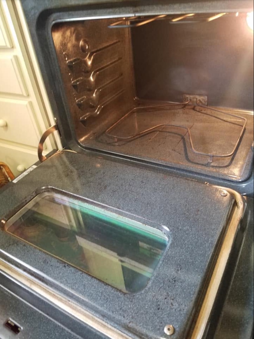 Oven after deep cleaning, spotless